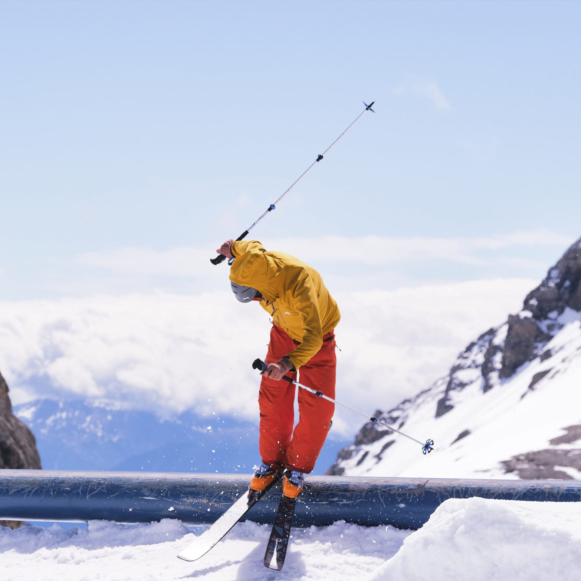 Unsere Auswahl an Skiern umfasst eine Vielzahl von Optionen, die für Anfänger bis hin zu erfahrenen Profis geeignet sind. Entdecken Sie Alpinski, Freerideski, Tourenski und vieles mehr.